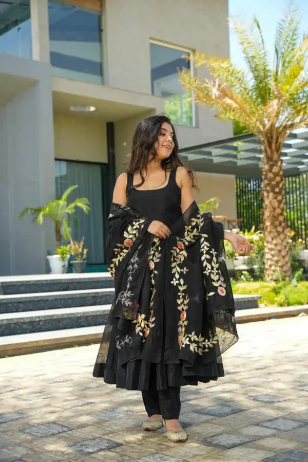 Exquisite Black Chanderi Set