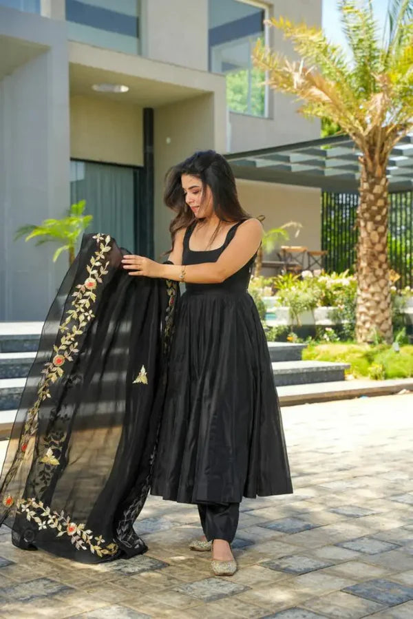 Exquisite Black Chanderi Set